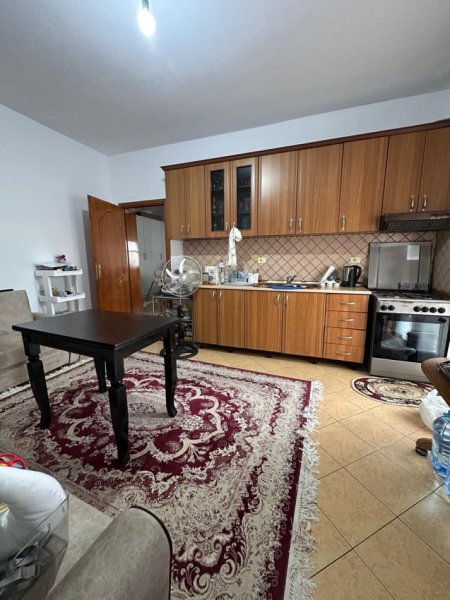 Tirane, jepet me qera apartament 2+1 Kati 1, 70 m² 450 € (STACIONI I TRENIT)