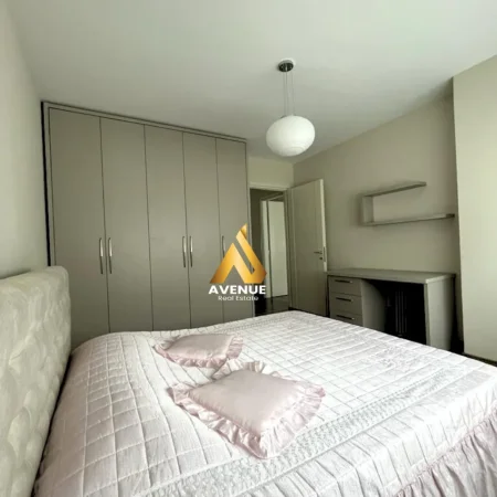 Tirane, jepet me qera apartament 2+1+Ballkon Kati 2, 135 m² 1.600 € (Long Hill)