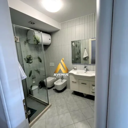 Tirane, jepet me qera apartament 2+1+Ballkon Kati 2, 135 m² 1.600 € (Long Hill)