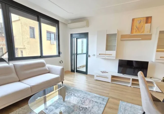 Tirane, jepet me qera apartament 4+1 , 104 m² 1.150 € (SHALLVARET)