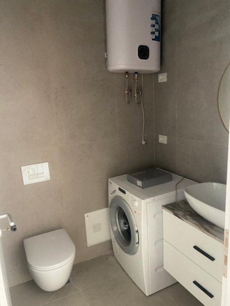 Tirane, jepet me qera apartament 1+1 Kati 1, 60 m² 800 € (shkolla e kuqe)