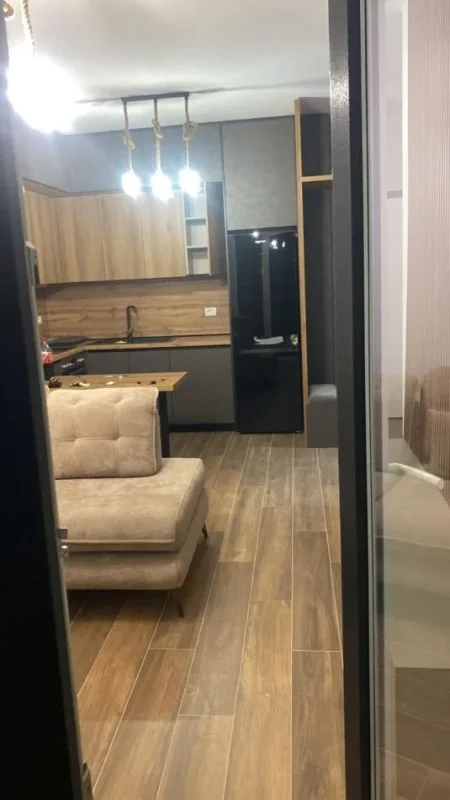 Tirane, jepet me qera apartament 1+1 Kati 1, 60 m² 800 € (shkolla e kuqe)