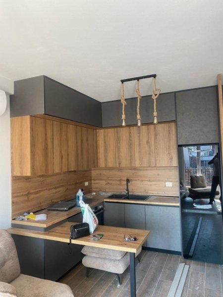 Tirane, jepet me qera apartament 1+1 Kati 1, 60 m² 800 € (shkolla e kuqe)