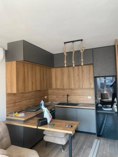Tirane, jepet me qera apartament 1+1 Kati 1, 60 m² 800 € (shkolla e kuqe)