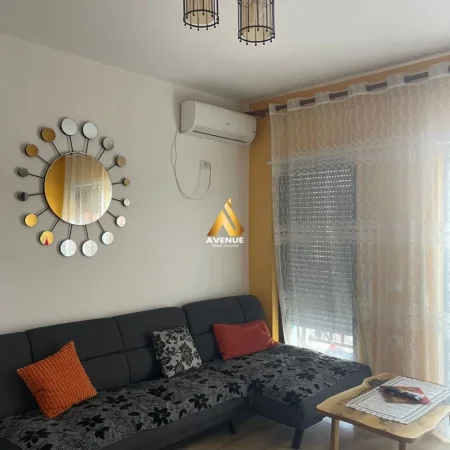 Tirane, jepet me qera apartament 1+1+Ballkon Kati 9, 75 m² 550 € (selvia)