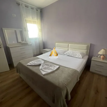 Tirane, jepet me qera apartament 1+1+Ballkon Kati 9, 75 m² 550 € (selvia)