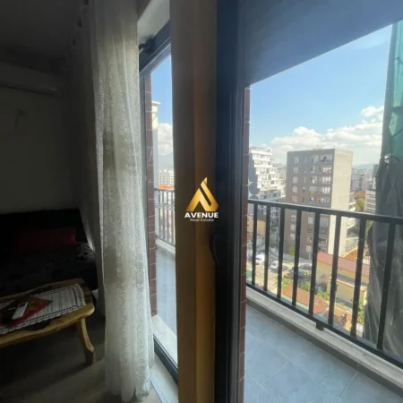 Tirane, jepet me qera apartament 1+1+Ballkon Kati 9, 75 m² 550 € (selvia)