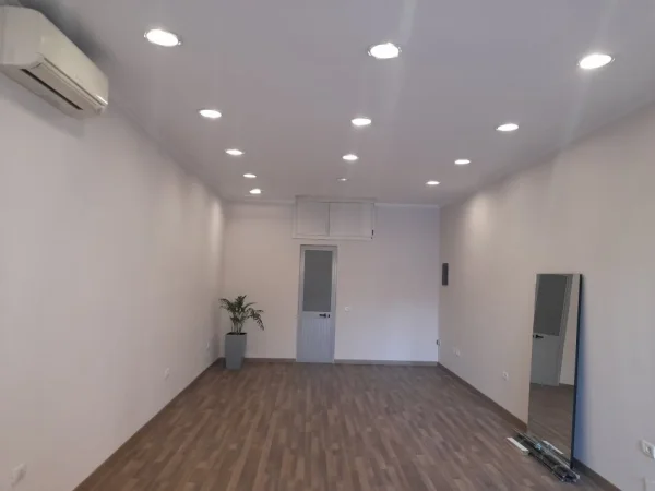 Tirane, jap me qera dyqan Kati 0, 43 m² 850 € (Rruga Haxhi Dalliu,perballe prokurorise se tiranes.)