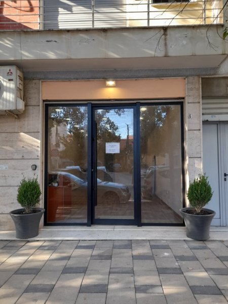 Tirane, jap me qera dyqan Kati 0, 43 m² 850 € (Rruga Haxhi Dalliu,perballe prokurorise se tiranes.)