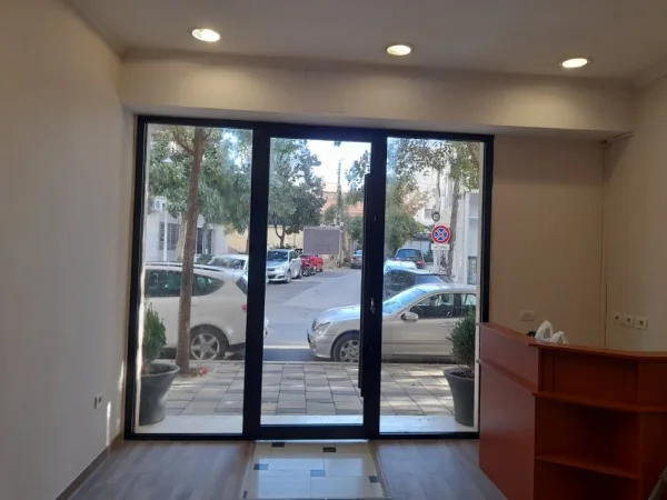 Tirane, jap me qera dyqan Kati 0, 43 m² 850 € (Rruga Haxhi Dalliu,perballe prokurorise se tiranes.)