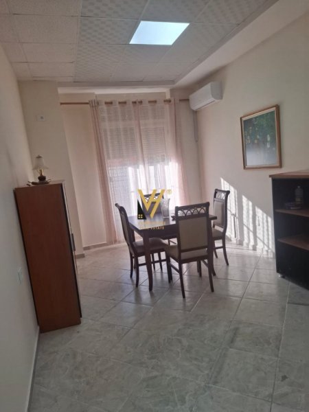 Tirane, jepet me qera apartament 2+1+Ballkon Kati 1, 96 m² 800 € (AMBASADA KINEZE)
