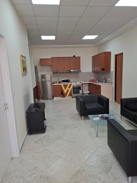 Tirane, jepet me qera apartament 2+1+Ballkon Kati 1, 96 m² 800 € (AMBASADA KINEZE)