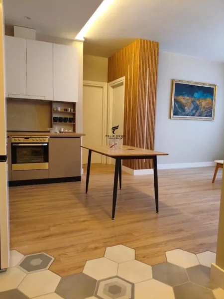 Tirane, jepet me qera 2+1 Kati 7, 80 m² 800 € (KOMPLEKSI DELIJORGJI)