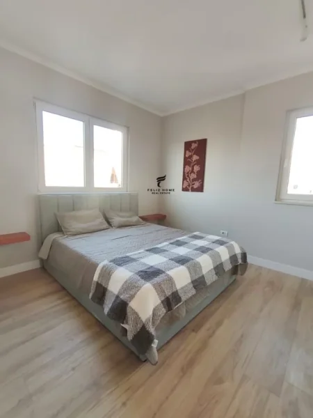 Tirane, jepet me qera 2+1 Kati 7, 80 m² 800 € (KOMPLEKSI DELIJORGJI)