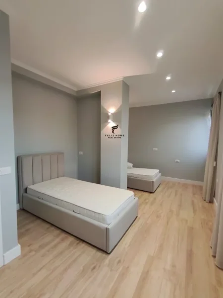 Tirane, jepet me qera 2+1 Kati 7, 80 m² 800 € (KOMPLEKSI DELIJORGJI)