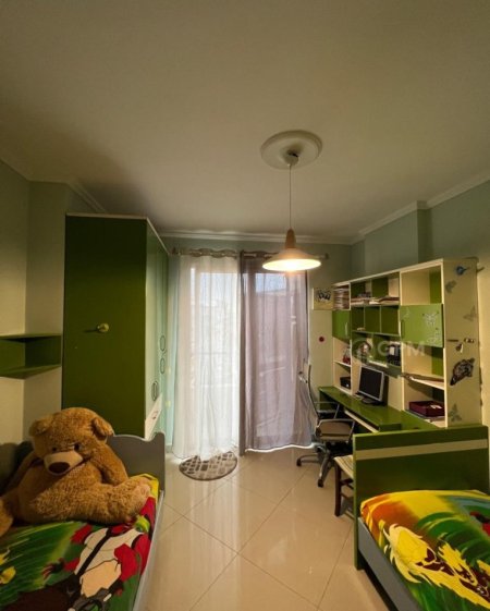 Tirane, jepet me qera apartament 2+1 , 600 €