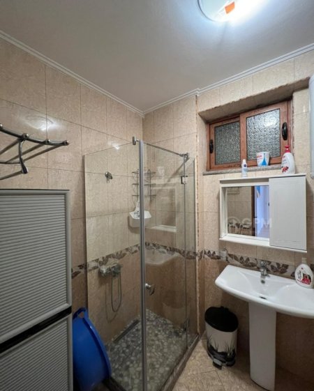 Tirane, jepet me qera apartament 2+1 , 600 €