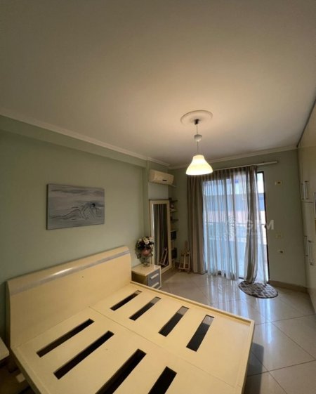 Tirane, jepet me qera apartament 2+1 , 600 €