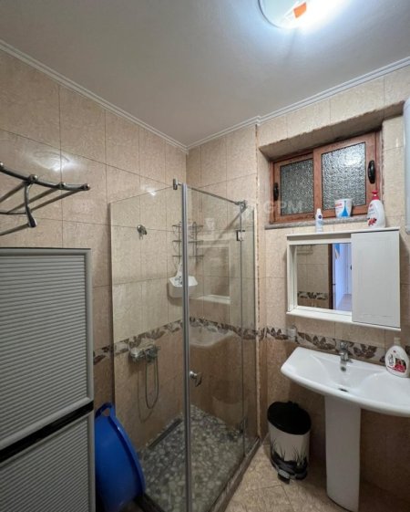 Tirane, jepet me qera apartament 2+1 , 600 €