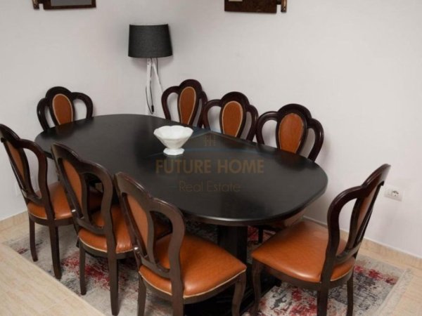 Tirane, jepet me qera apartament 3+1 Kati 7, 115 m² 800 € (Komuna e Parisit , Prane Big Market)