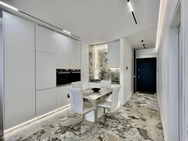 Tirane, jepet me qera apartament 1+1 Kati 3, 77 m² 1.200 € (Liqeni thate)