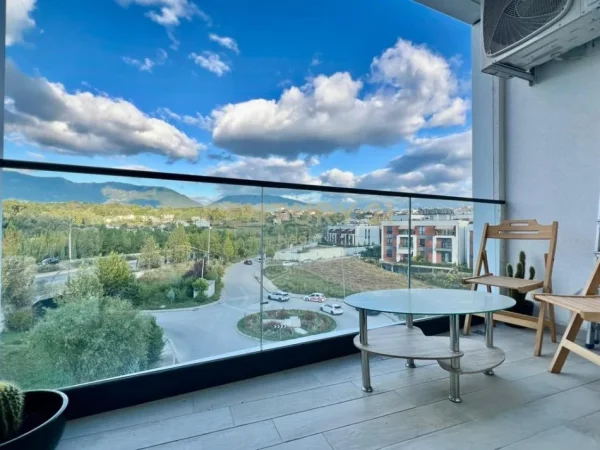 Tirane, jepet me qera apartament 1+1 Kati 3, 77 m² 1.200 € (Liqeni thate)