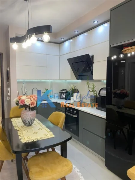 Tirane, jap me qera apartament 1+1+Ballkon Kati 7, 68 m² 900 € (Stadiumi Dinamo)