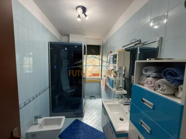 Tirane, shitet apartament 2+1+2+Depo , Kati 2, 121 m² 250.000 € (Kryqezimi 21 Dhjetorit)