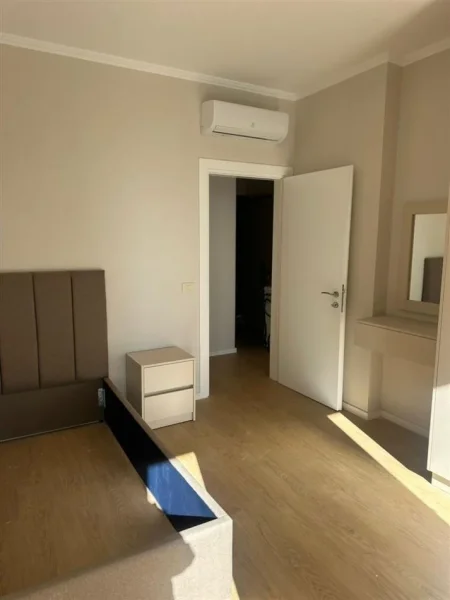 Tirane, jepet me qera apartament 2+1+Ballkon Kati 5, 96 m² 1.000 € (MINE PEZA)