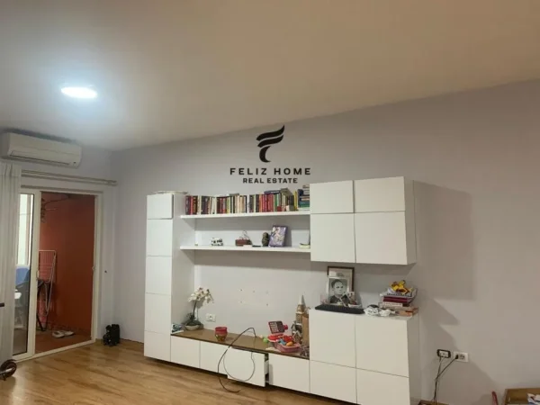 Tirane, jepet me qera apartament 2+1 , 100 m² 550 € (ASTIR)