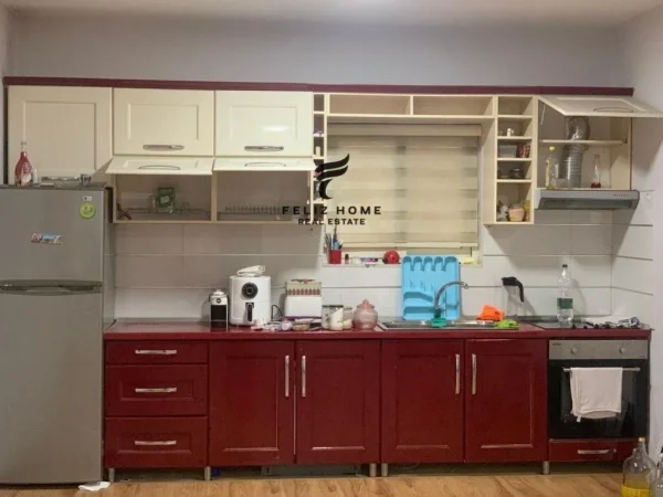 Tirane, jepet me qera apartament 2+1 , 100 m² 550 € (ASTIR)