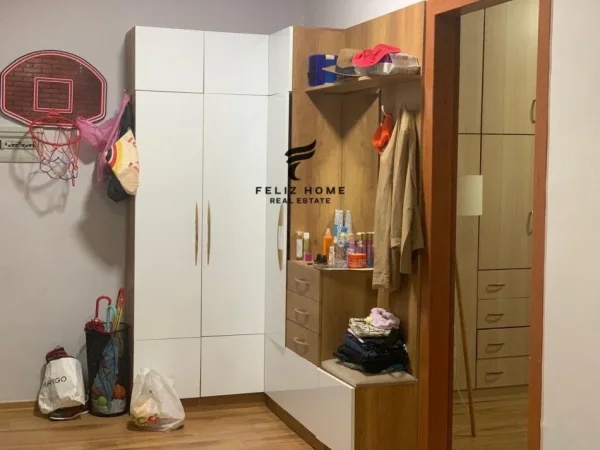 Tirane, jepet me qera apartament 2+1 , 100 m² 550 € (ASTIR)