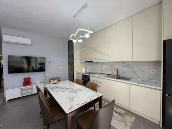 Tirane, jepet me qera apartament 2+1+Ballkon Kati 7, 98 m² 700 € (RIVERSIDE REZIDENC )  UNA58922