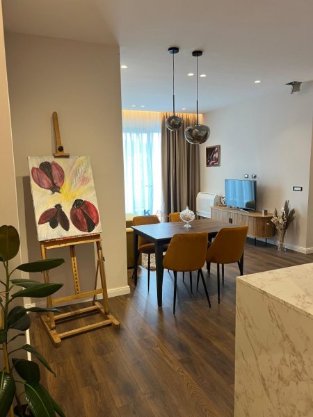 Tirane, jap me qera apartament 2+1+Ballkon Kati 9, 95 m² 1.100 € (Komuna e Parisit, afer KESH)