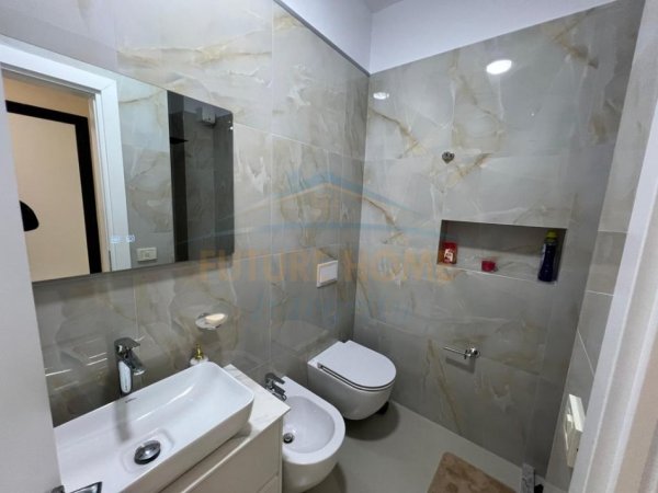 Tirane, jepet me qera apartament 2+1 Kati 7, 104 m² 1.400 € (Rruga Mine Peza , Golden Tower)
