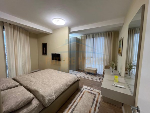 Tirane, jepet me qera apartament 2+1 Kati 7, 104 m² 1.400 € (Rruga Mine Peza , Golden Tower)