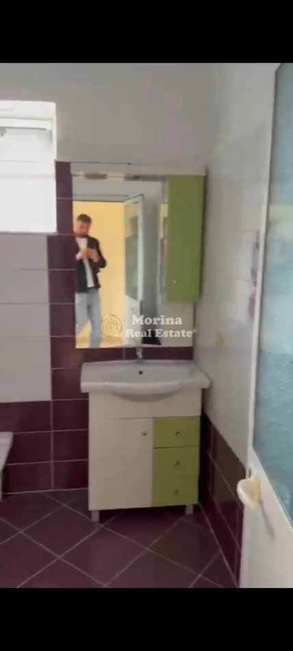 Tirane, jepet me qera 2+1 Kati 2, 90 m² 450 €   (Sauk i vjeter)