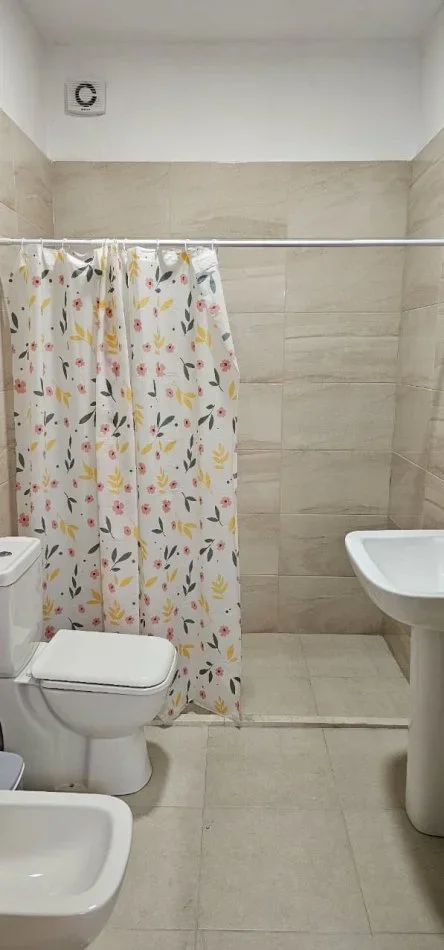 Tirane, jepet me qera apartament 3+1+Aneks+Ballkon Kati 7, 123 m² 600 € (Spitali QSUT)