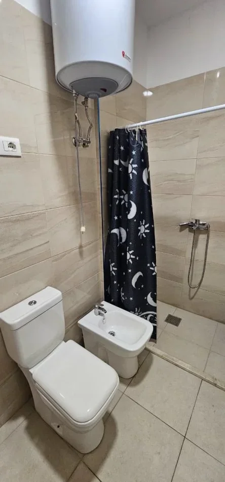Tirane, jepet me qera apartament 3+1+Aneks+Ballkon Kati 7, 123 m² 600 € (Spitali QSUT)