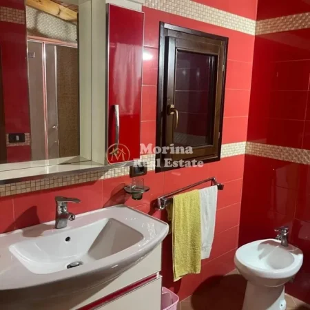 Tirane, jepet me qera Vile Dublex Kati 2, 130 m² 700 € (Shkoze)