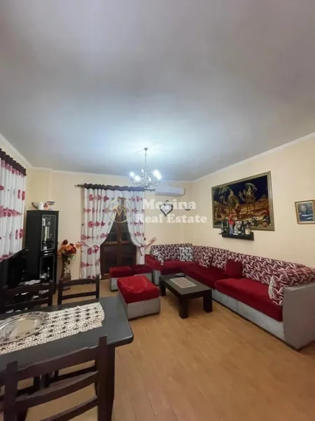 Tirane, jepet me qera Vile Dublex Kati 2, 130 m² 700 € (Shkoze)