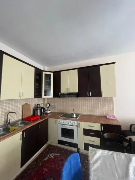 Tirane, jepet me qera apartament 2+1 Kati 1, 90 m² 600 € (SAUK)