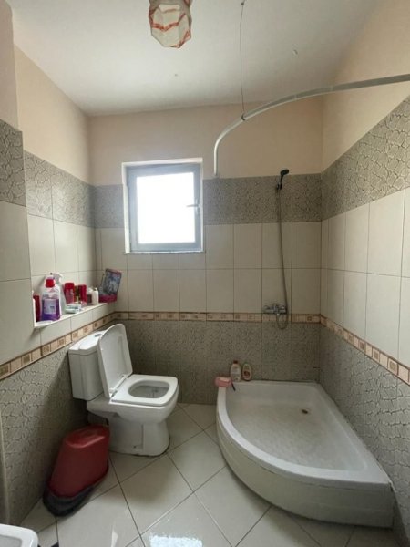 Tirane, jepet me qera apartament 2+1 Kati 1, 90 m² 600 € (SAUK)