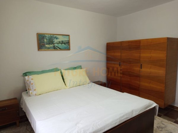 Tirane, jepet me qera apartament 2+1 Kati 5, 70 m² 600 € (Shkolla e Kuqe , Rruga Qemal Stafa)