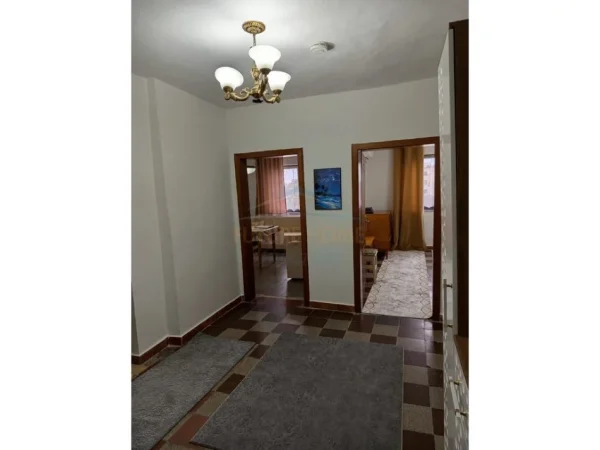 Tirane, jepet me qera apartament 2+1 Kati 5, 70 m² 600 € (Shkolla e Kuqe , Rruga Qemal Stafa)