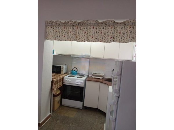 Tirane, jepet me qera apartament 2+1 Kati 5, 70 m² 600 € (Shkolla e Kuqe , Rruga Qemal Stafa)