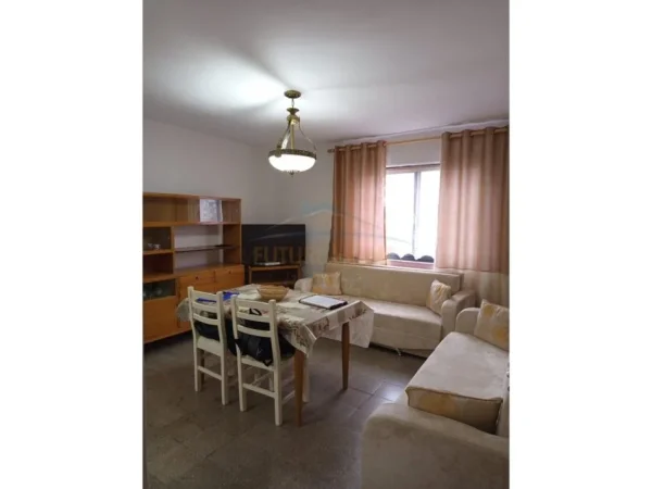 Tirane, jepet me qera apartament 2+1 Kati 5, 70 m² 600 € (Shkolla e Kuqe , Rruga Qemal Stafa)