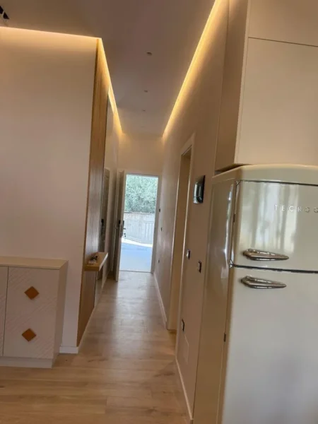 Tirane, jepet me qera apartament 1+1 , 65 m² 650 € 
