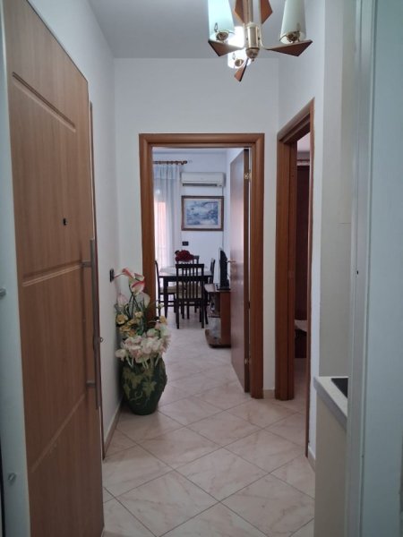 Tirane, jepet me qera apartament 2+1 Kati 4, 70 m² 790 € (qender)