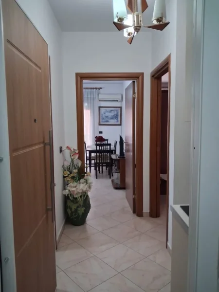 Tirane, jepet me qera apartament 2+1 Kati 4, 70 m² 790 € (qender)
